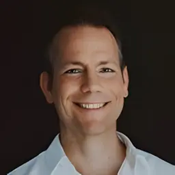 Martin Gratzer BIOGENA ONE Co-Creator, Personal Trainer und ehemaliger Leistungssportler Martin Gratzer BIOGENA ONE Co-Creator, Personal Trainer und ehemaliger Leistungssportler